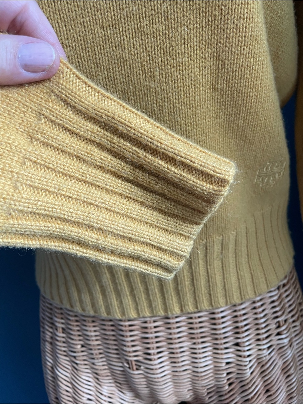 Tory Sport 100% Cashmere Crew Neck Sweater Mustard Yellow Logo Size XS - Picture 13 of 14